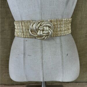 Vintage women’s brand GoodHeart , wide gold metallic stretch belt size S-M 27-32